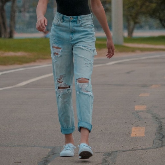 American Eagle Outfitters Denim - American Eagle AE Mom Jean distressed light wash